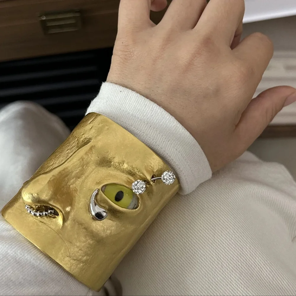 New schiaparelli inspired eye arm cuff - Picture 6 of 6